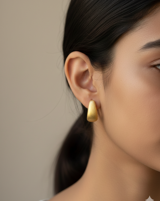 Soft Curve Gold Studs