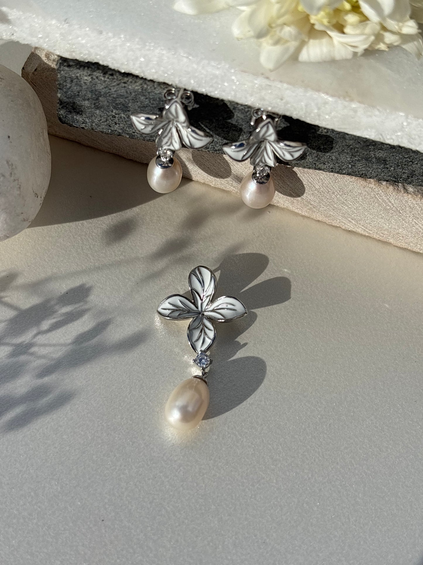Floral Pearl Pendant Set