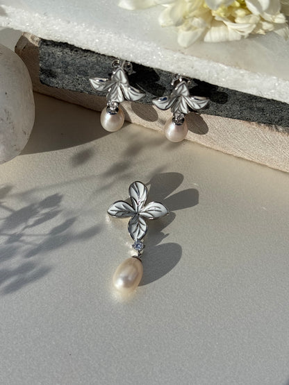 Floral Pearl Pendant Set
