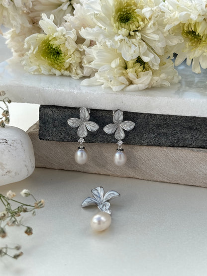 Floral Pearl Pendant Set
