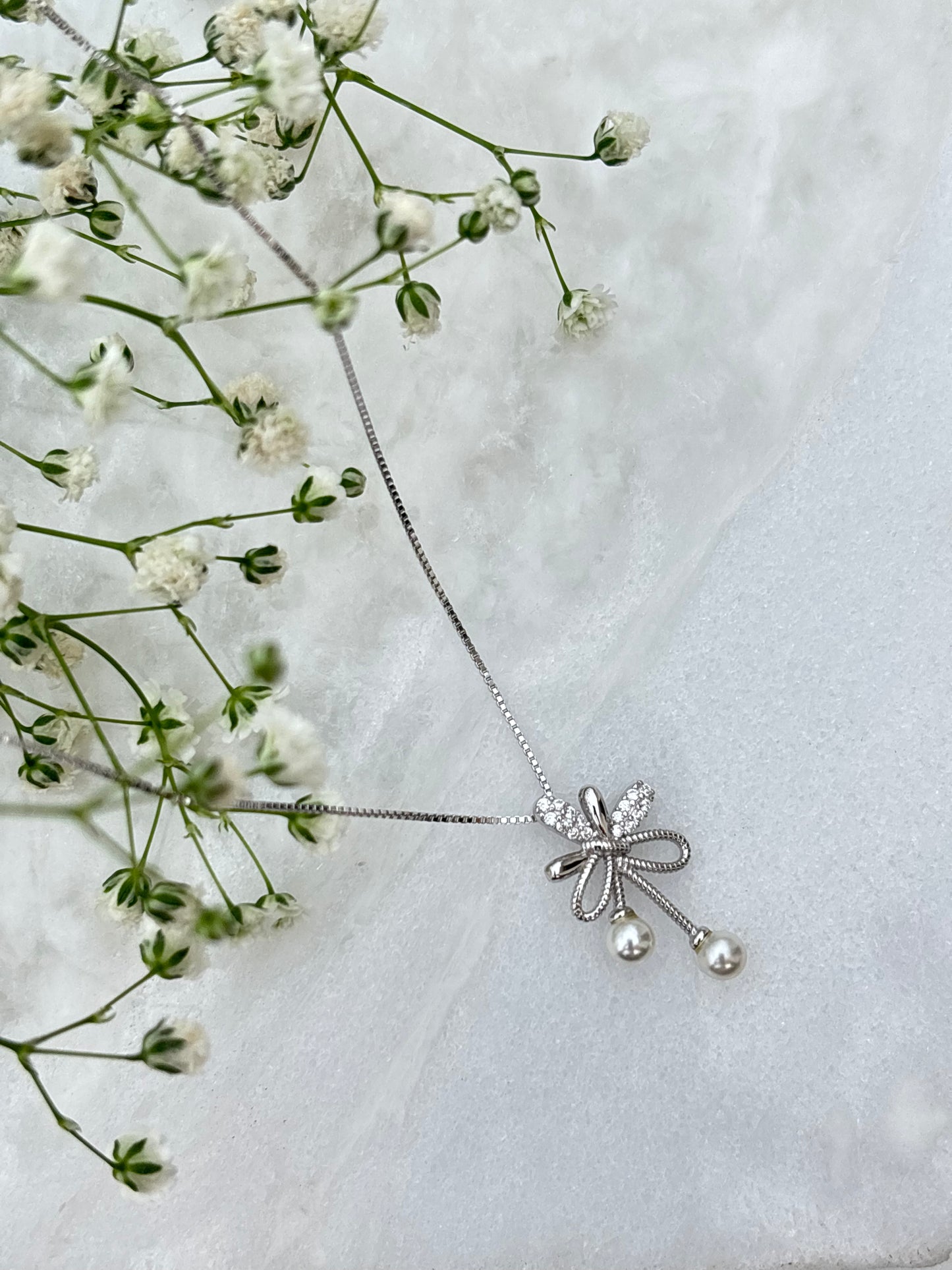 Elegant Pearl Bloom Pendant Necklace