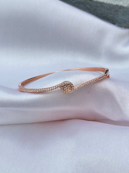Pave-set oval bracelet