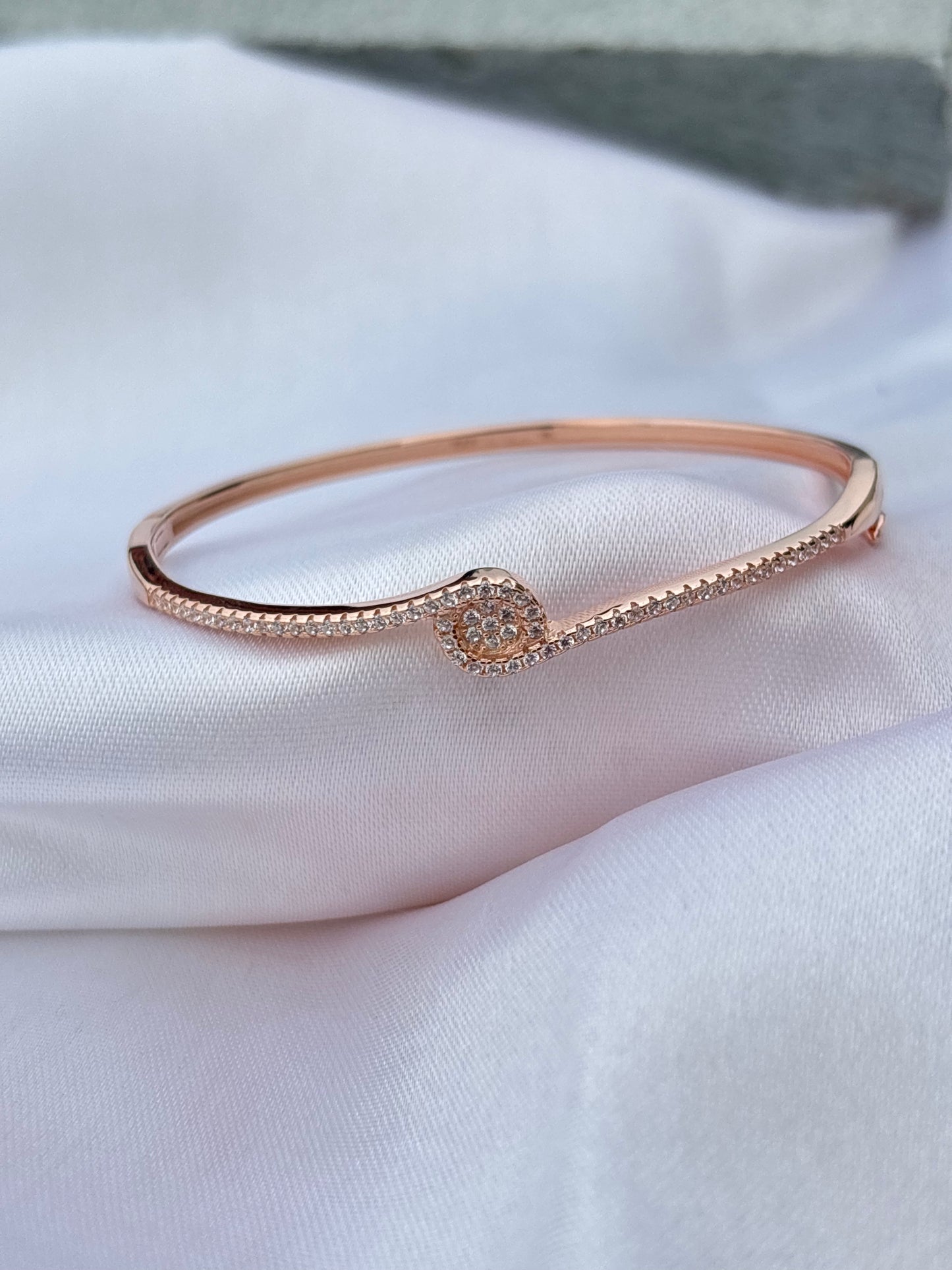 Pave-set oval bracelet