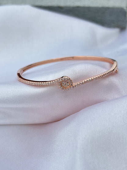 Pave-set oval bracelet