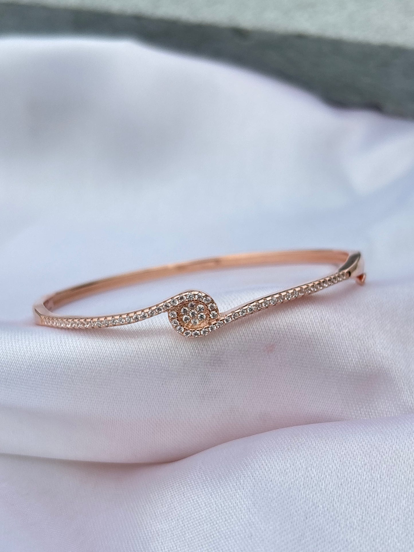 Pave-set oval bracelet