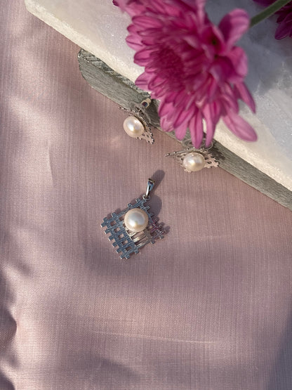 Pearl Grid Pendant Set