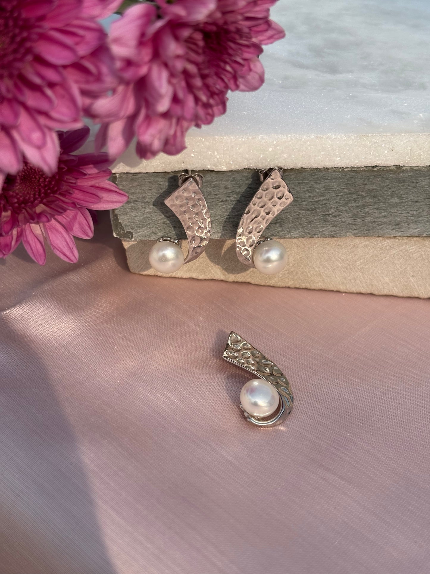 Pearl Ripple Pendant Set