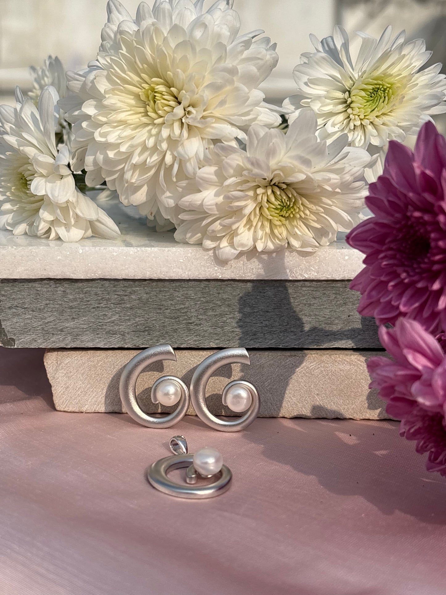 Pearl Arc Pendant Set