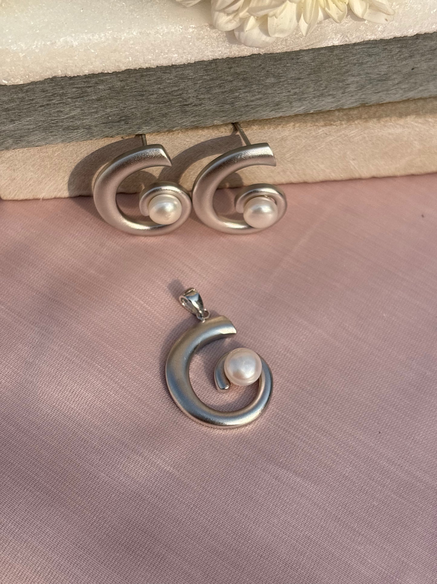 Pearl Arc Pendant Set