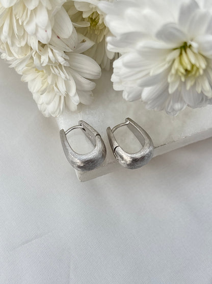 Soft Curve Silver Studs