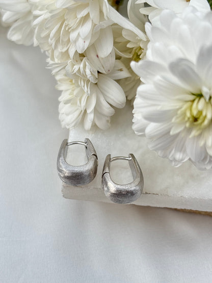 Soft Curve Silver Studs