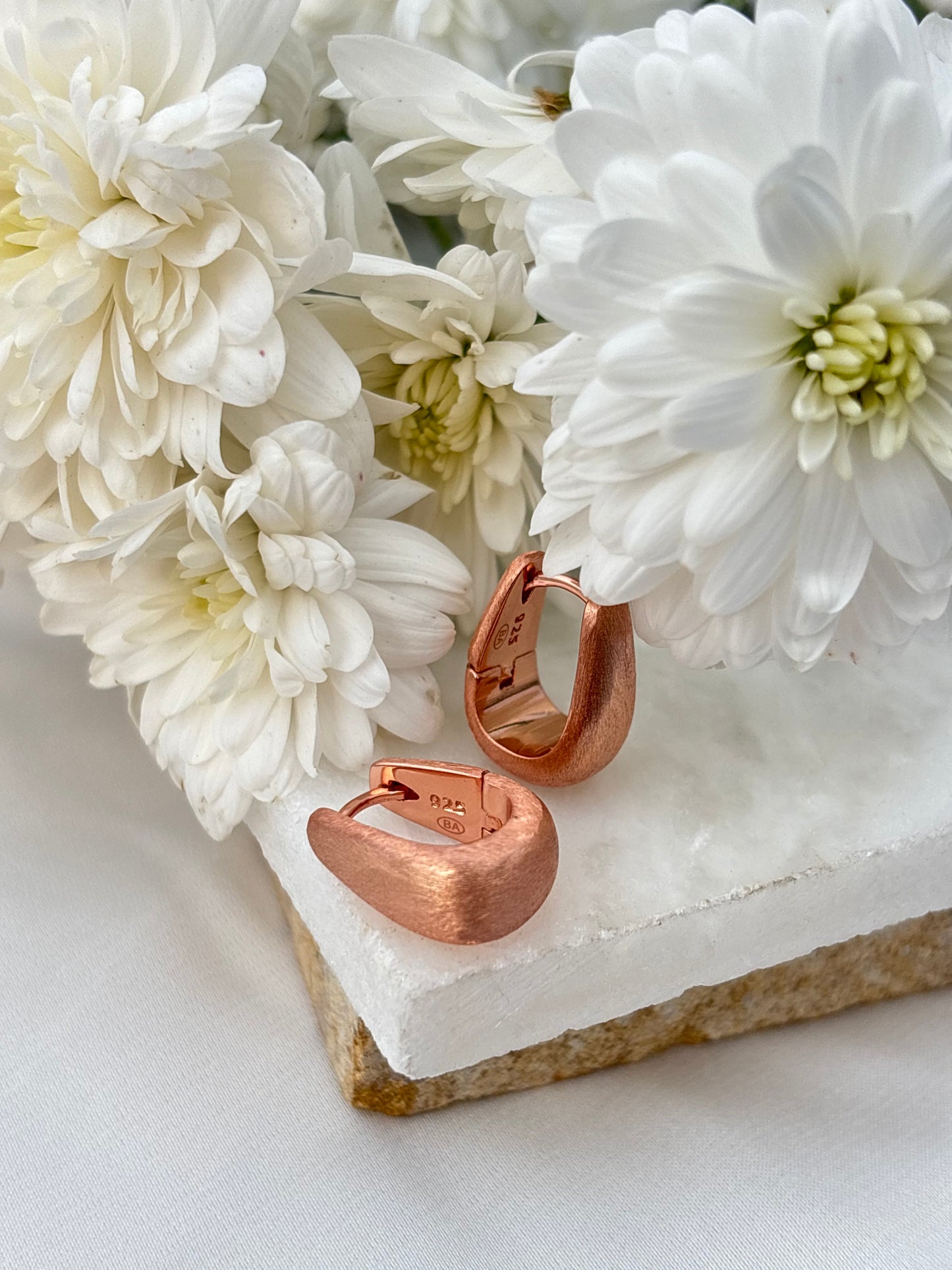 Soft Curve Rose gold Studs