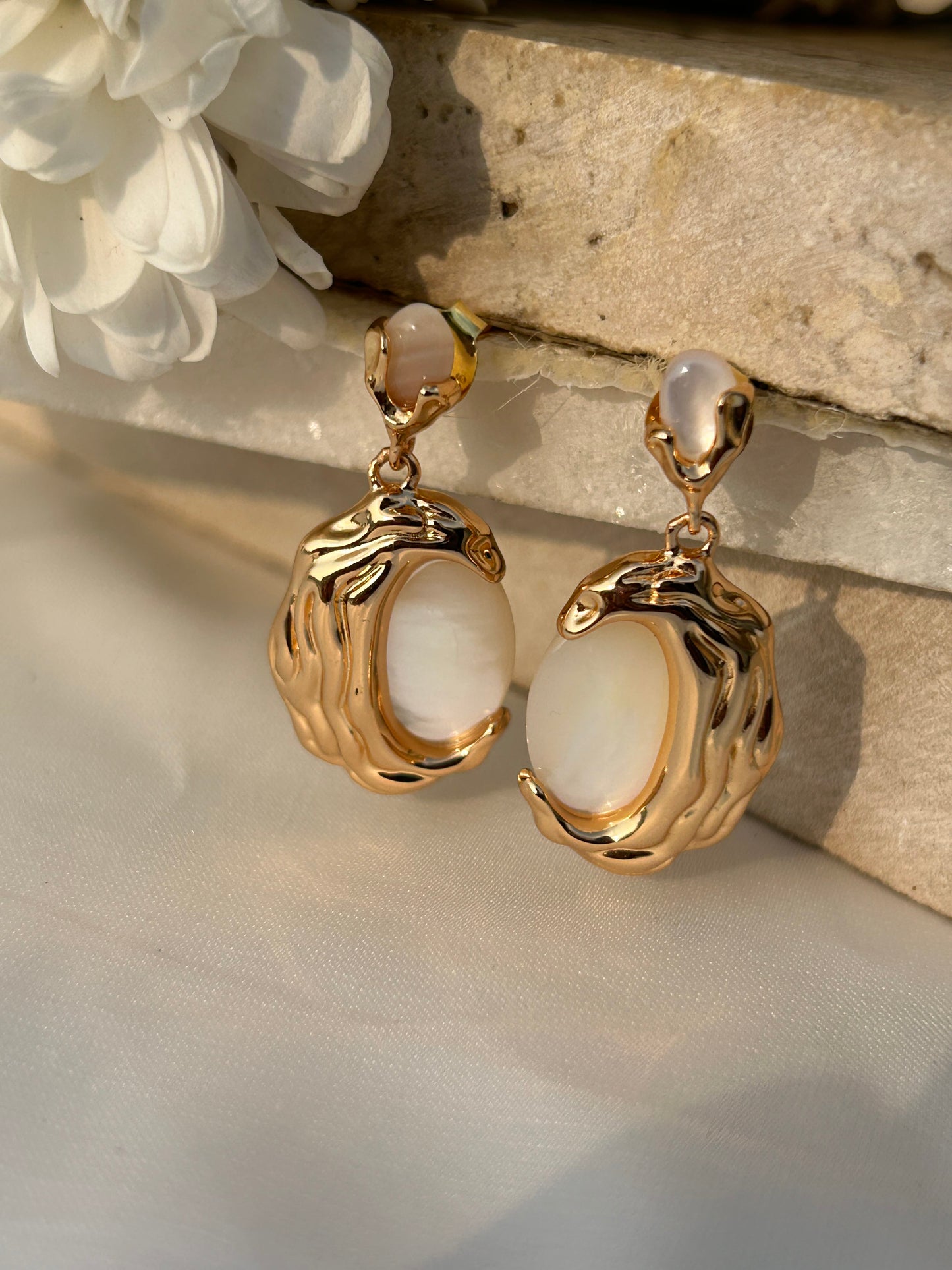 Molten Pearl Frame Earrings