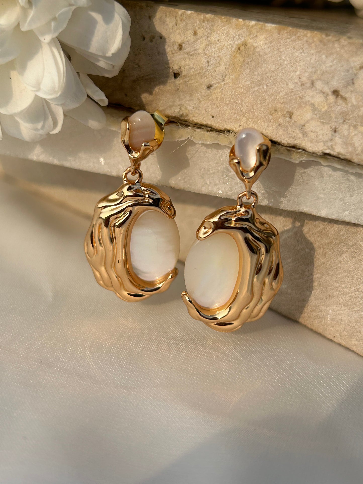 Molten Pearl Frame Earrings