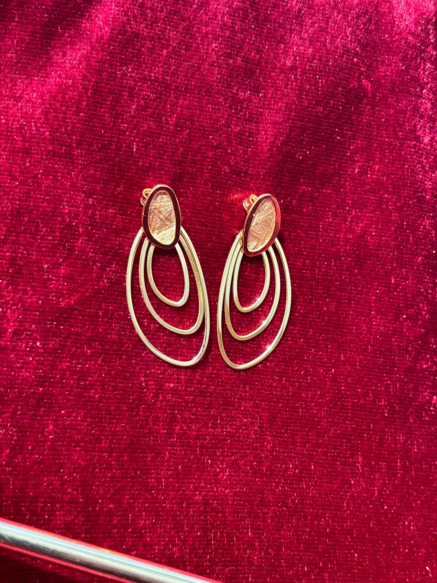 Chic Golden Loops