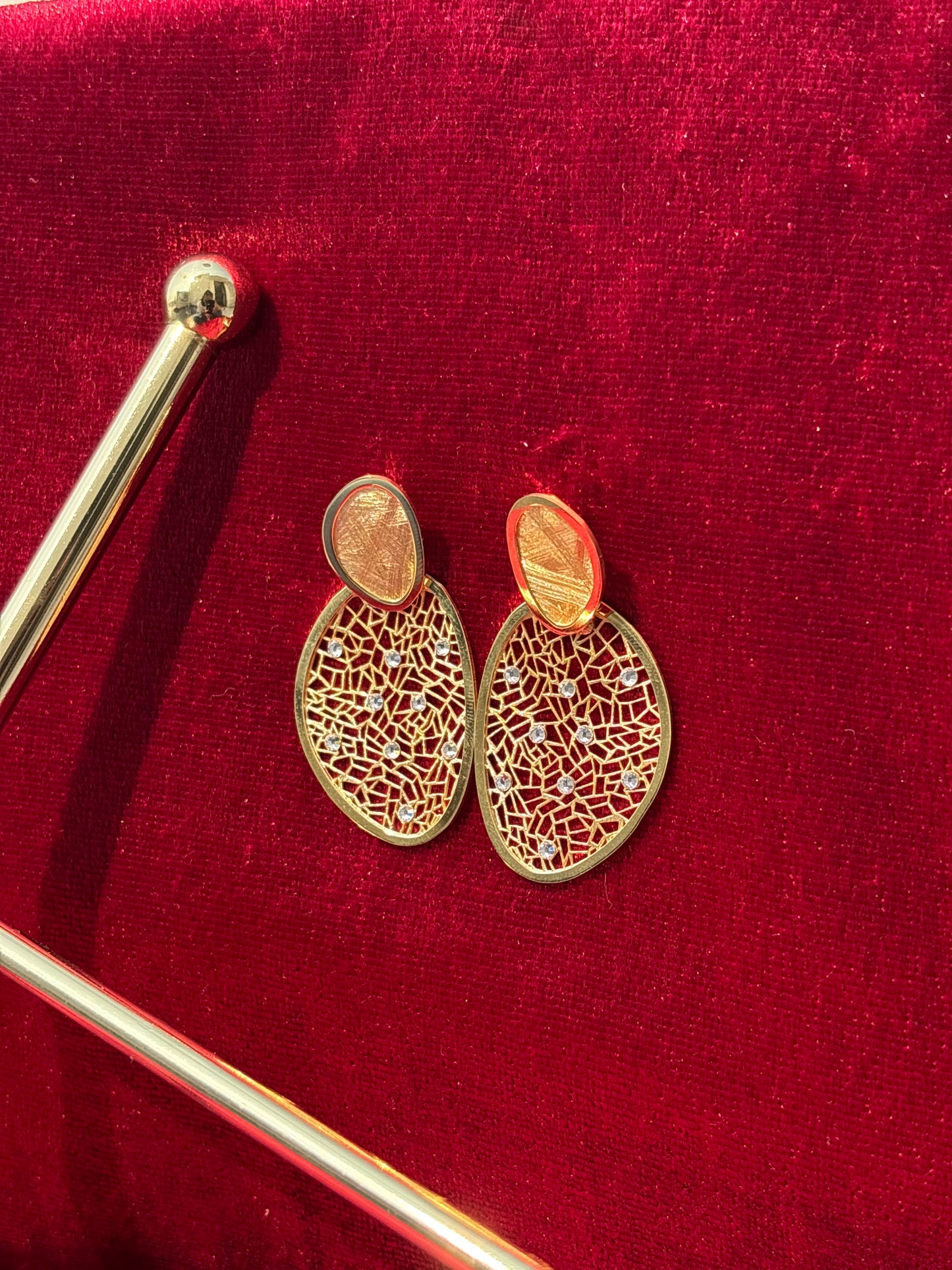 Gilded Lattice Drops
