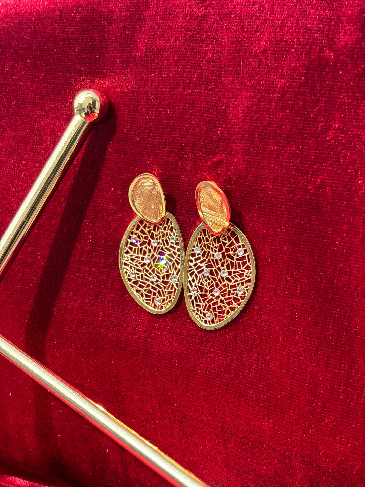 Gilded Lattice Drops