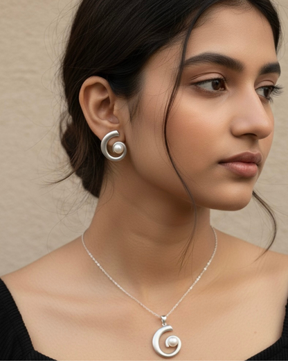 Pearl Arc Pendant Set