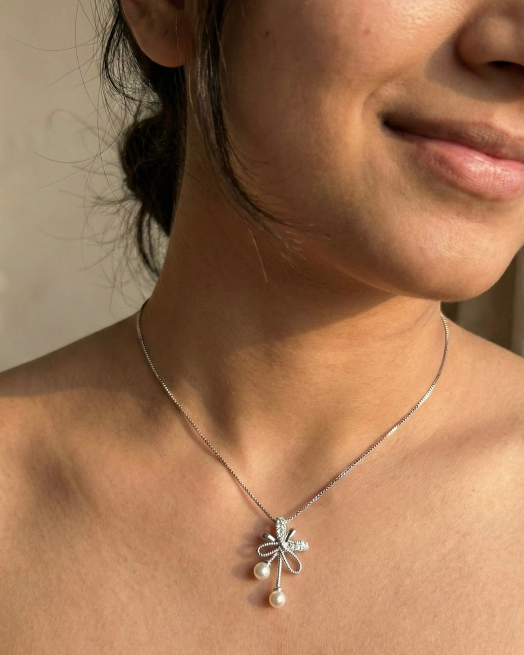 Elegant Pearl Bloom Pendant Necklace