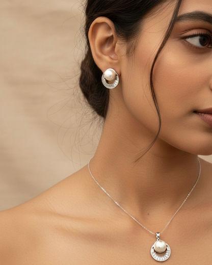 Luna Pearl Pendant Set
